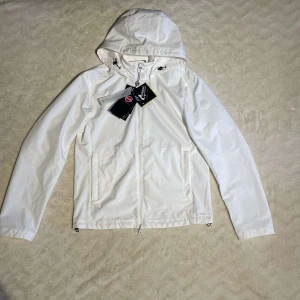 COLMAR Jacka - Helt ny vit Colmar jacka, kvitto finns. Alla tags är på.