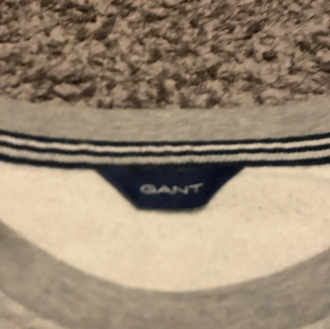 Grå sweatshirt från GANT - 1