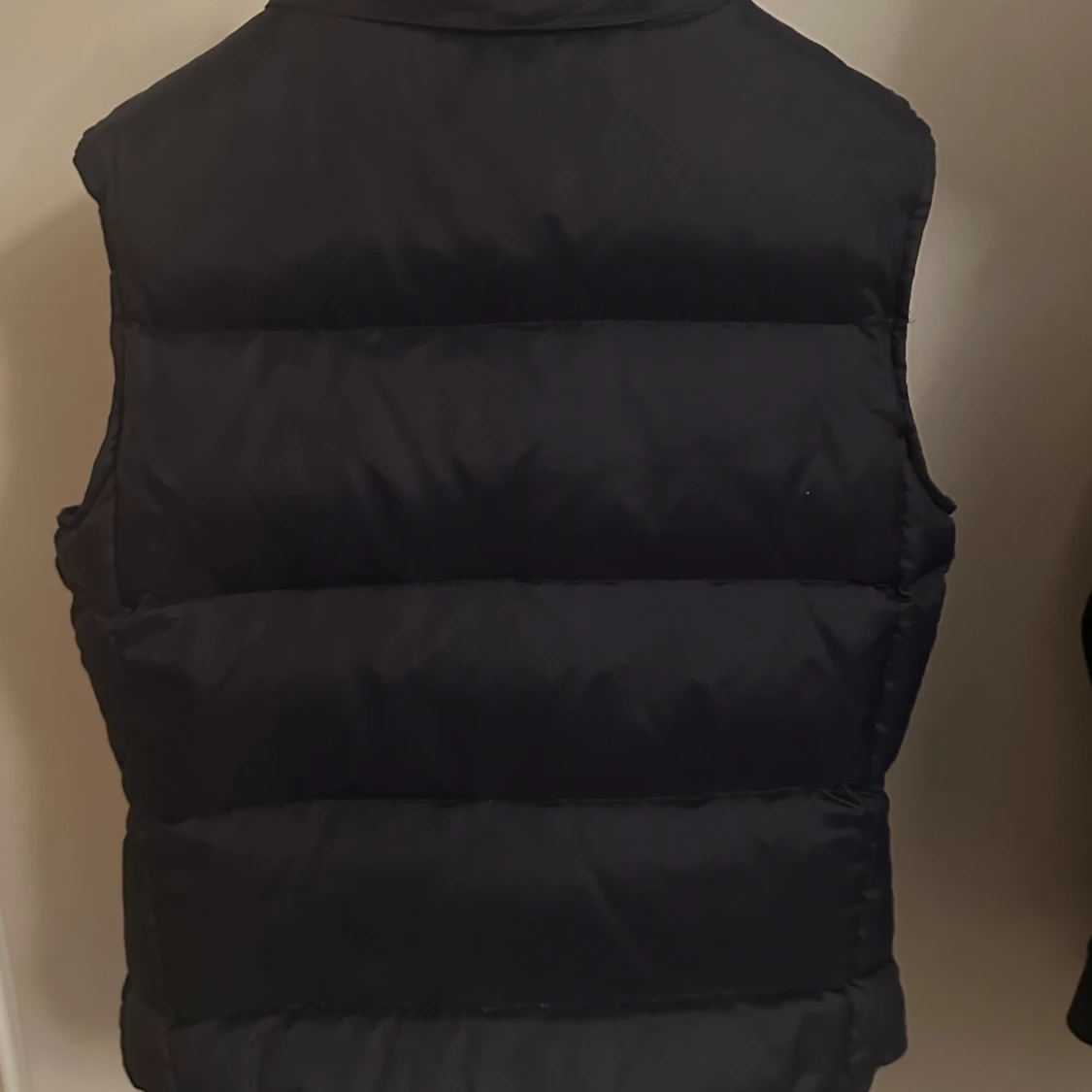 Mörkblå dunväst från Gant storlek M - 1