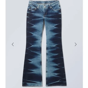 Blå bootcut jeans med mönster - Aldrig använda storlek 25💓💓💓