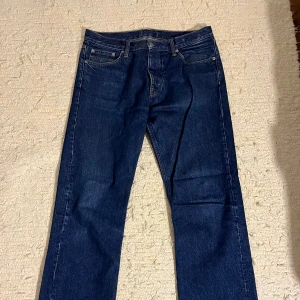 Hope rush jeans  - Hope rush denim i size 31! Förutom lite slitage vid fållen på ena byxbenet i gott skick. Kan skicka fler bilder vid behov!