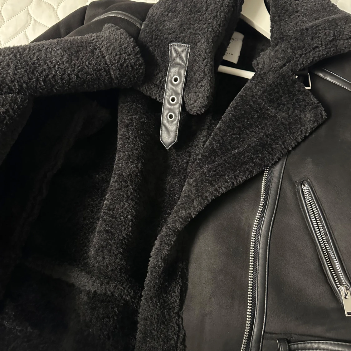 Svart skinnjacka med foder - 3