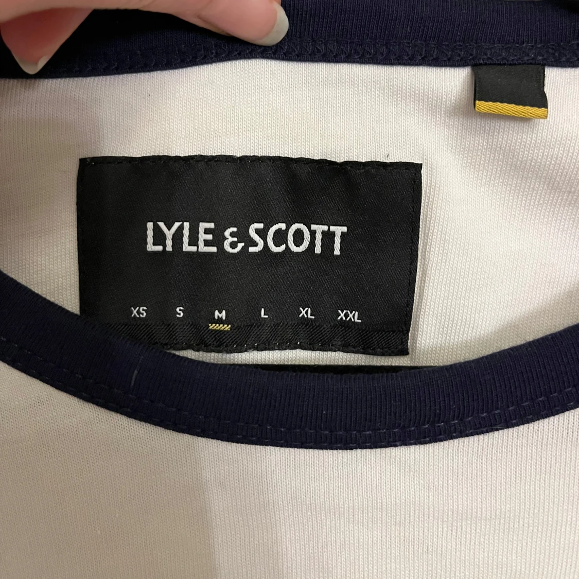 Vit t-shirt från Lyle & Scott - 2