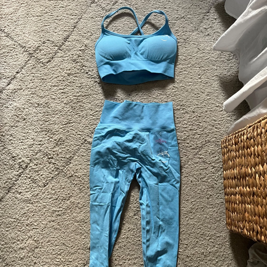 Ljusblå sport-bh och tights från Peach Tights - 1