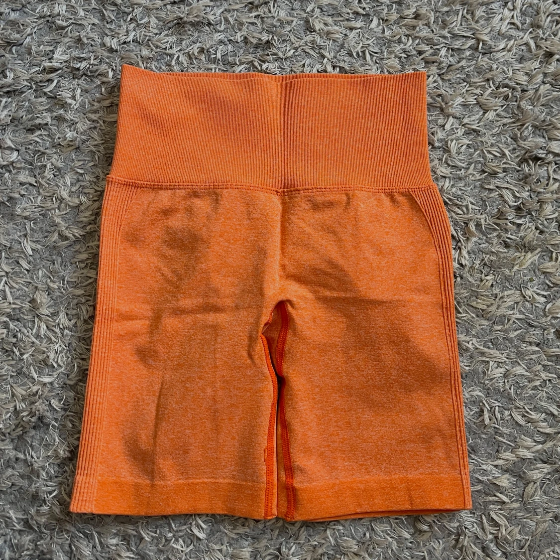 Orangea träningsshorts  - 1