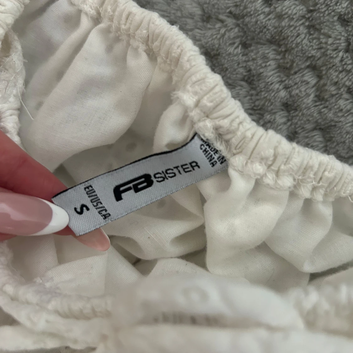 Vit croppad blus från FB Sister - 1