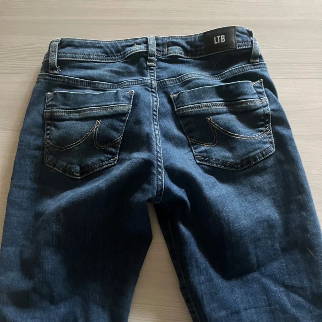 Mörkblå jeansbyxor från LTB - 2