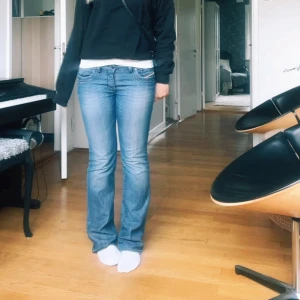 Diesel jeans - Säljer ett par vintage bootcut jeans som är perfekta såhär till sommaren! 