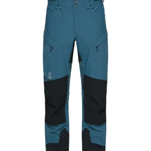  Funktionsbyxor  Haglöfs - Säljer ett par blå friluftsbyxor från Haglöfs med svarta förstärkningar på knän och insida ben. Byxorna har dragkedjefickor framtill och en extra ficka på sidan. Perfekta för utomhusaktiviteter och äventyr.helt oanvända med pris lapp kvar. 