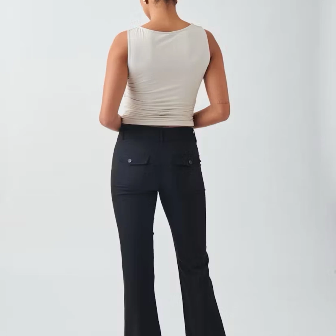 Svarta bootcut kostymbyxor med fickor - 2