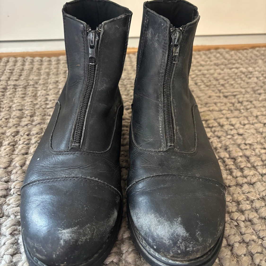 Svarta riskor med dragkedja - 1