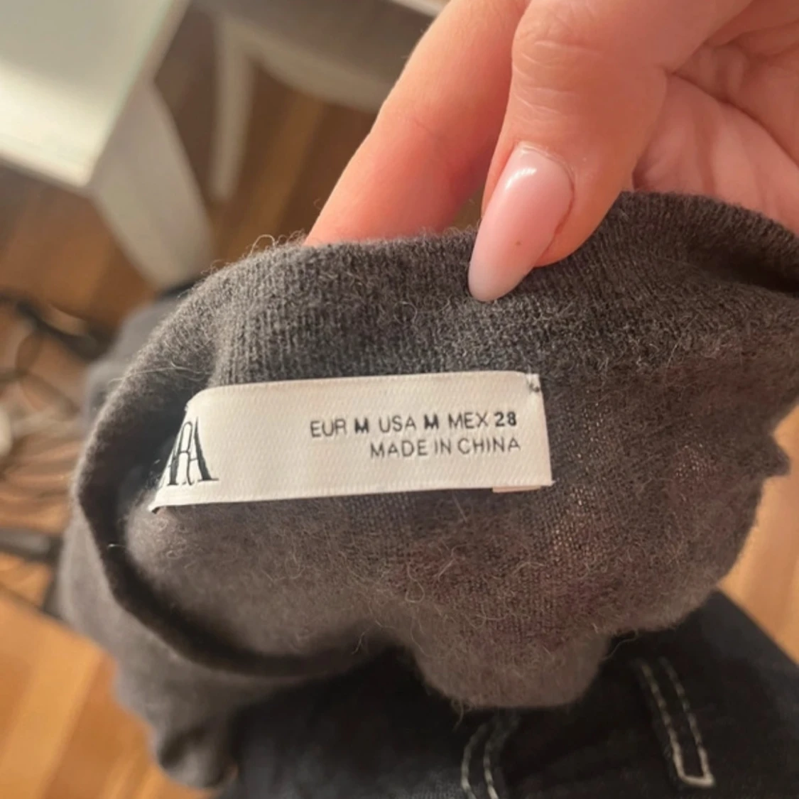 Mörkgrå tunn stickad tröja från Zara - 2