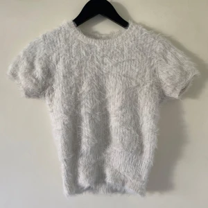 Stickad t-shirt - Superfin stickad t-Shirt från zara🤍