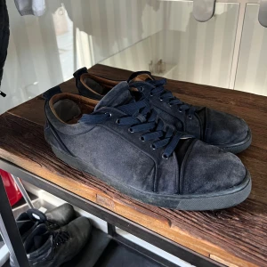 louboutin skor - Säljs då dom inte används längre box mm finns kvar 