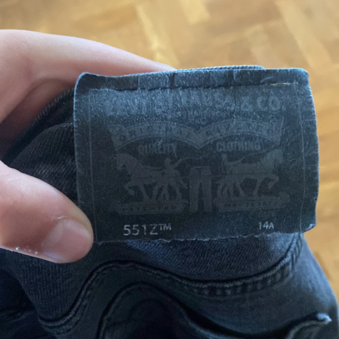 Mörkblå Levis 551Z jeans storlek 14 år - 3