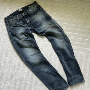 Rdd jeans - Feta gråa jeans från rdd jack and Jones i storlek 32/32. Har en fett wash. Kontakta om ni har några frågor.