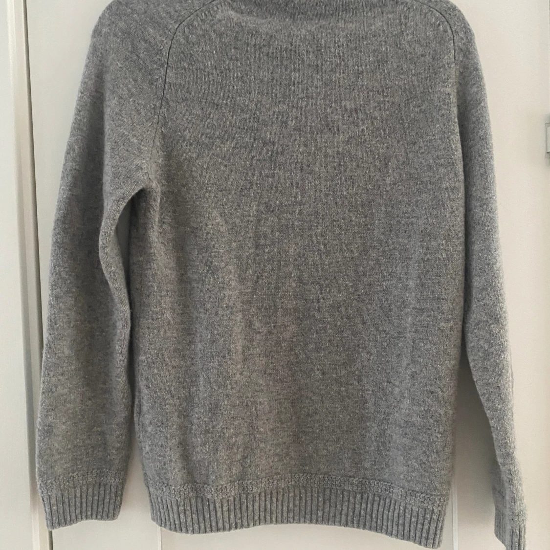 Ny grå stickad tröja i 100% ull från Gant i strl S - 1