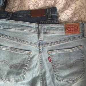Levis jeans  - Lågmidjade Levis jeans, helt nya
