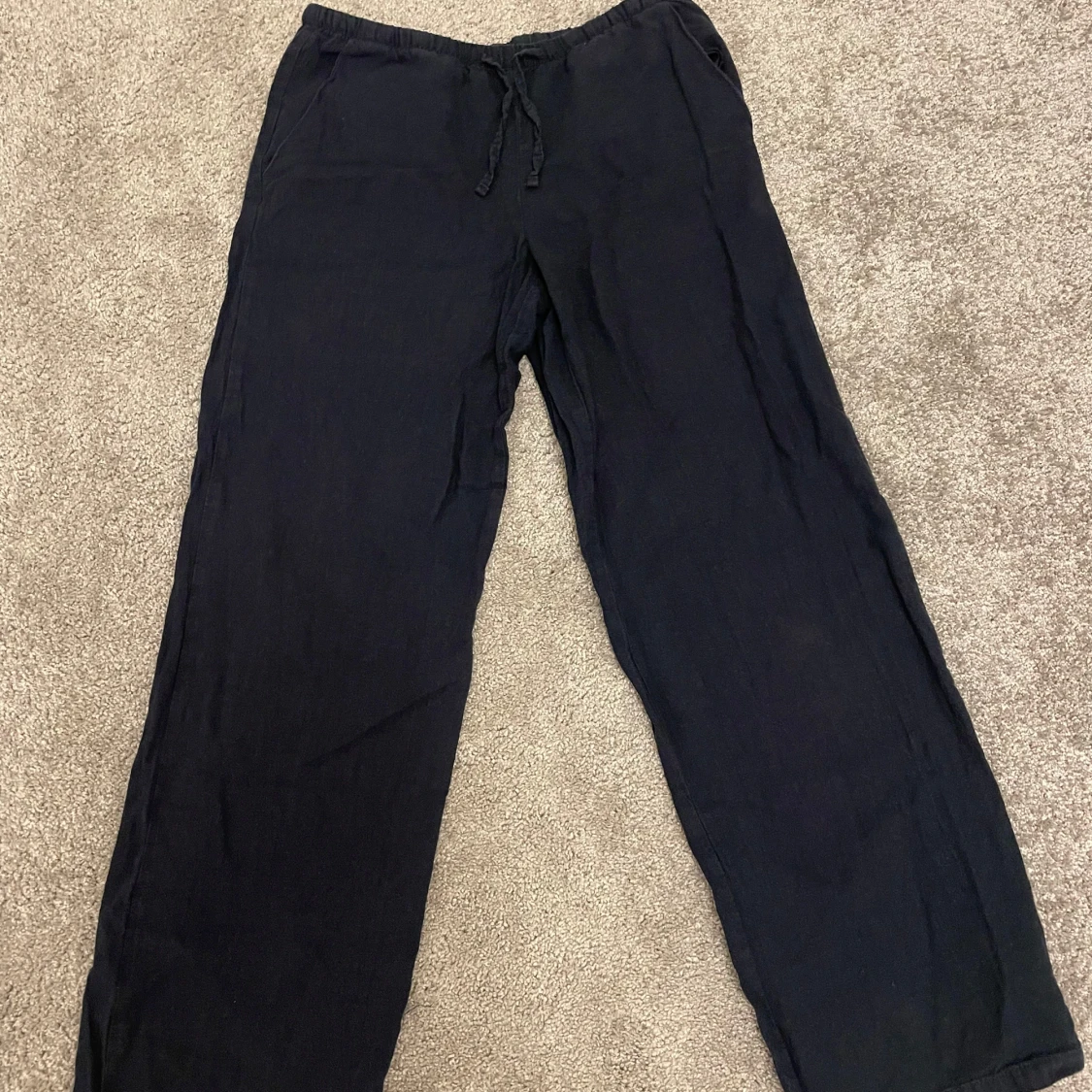 Marinblå kappa och linne byxor - 2