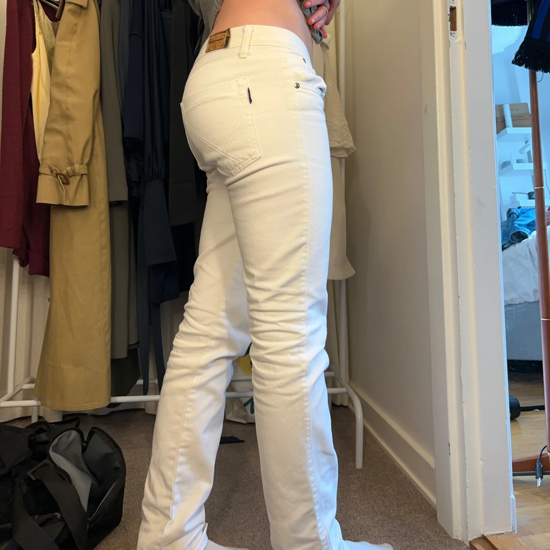 Vita straight jeansbyxor - 1