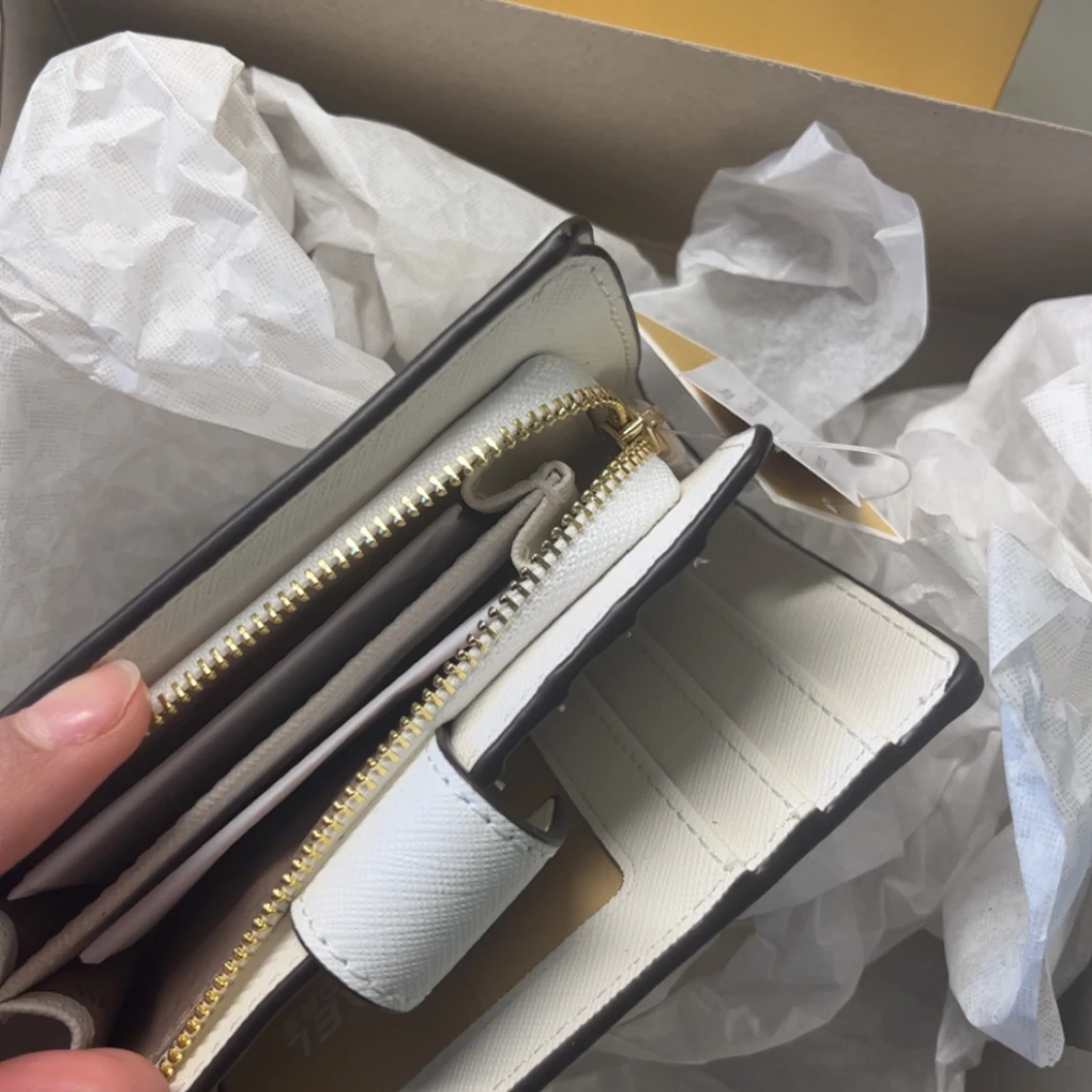 Vit plånbok från Michael Kors - 3