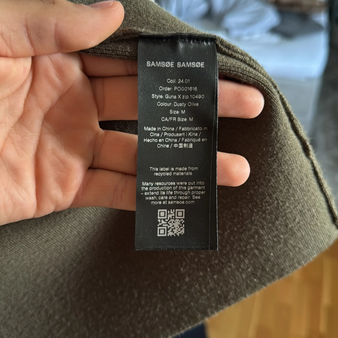 Mörkgrön stickad tröja med dragkedja från Samsøe Samsøe - 2