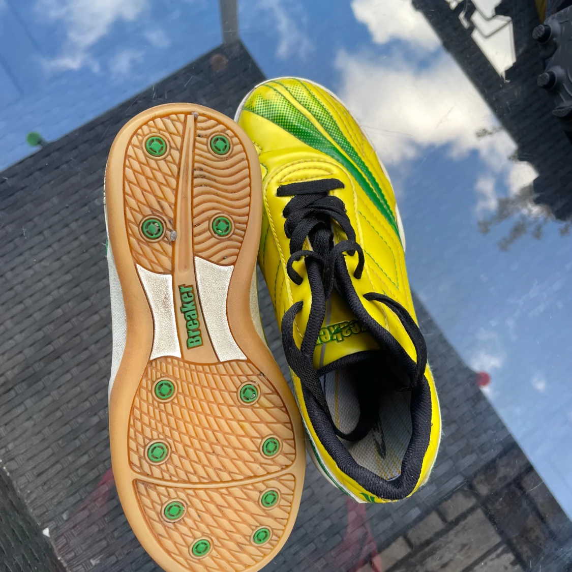 Gula fotbollsskor  - 1