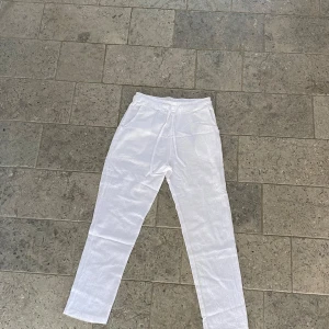 Vita Linne byxor  - Vita linne byxor | skick: 9,5/10, i nyskick | storlek: xs | material: linnemix | pris kan diskuteras | 