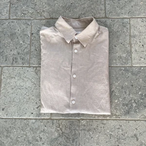 Selected homme skjorta - Biege Selected homme skjorta | skick: 8,5/10 | storlek M | pris kan diskuteras|
