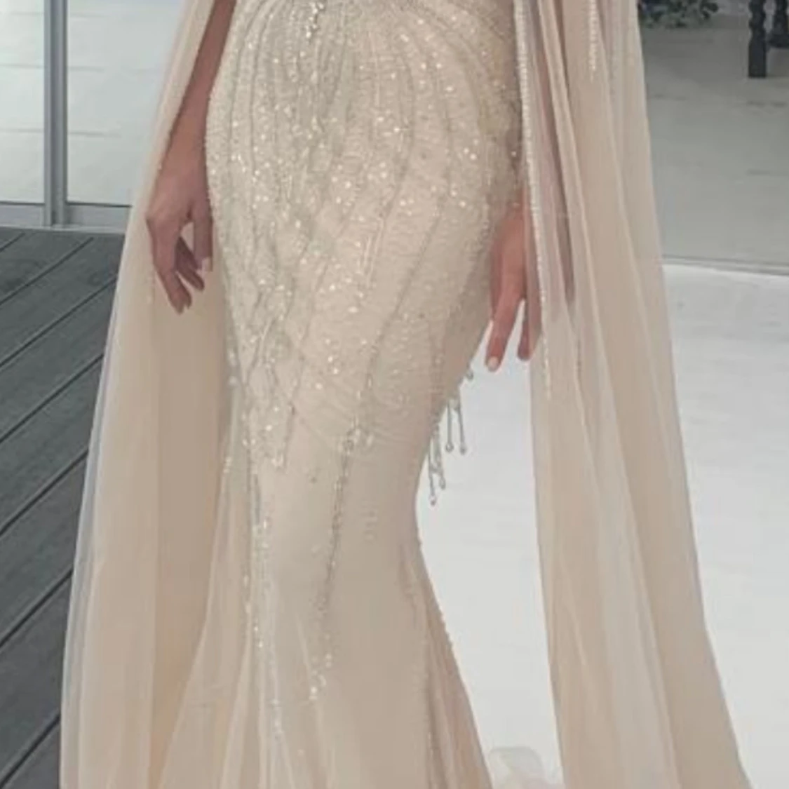 Champagnefärgad glittrig långklänning - 1