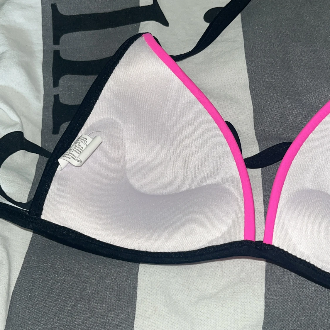 Färgglad triangelbikini i storlek S  - 1