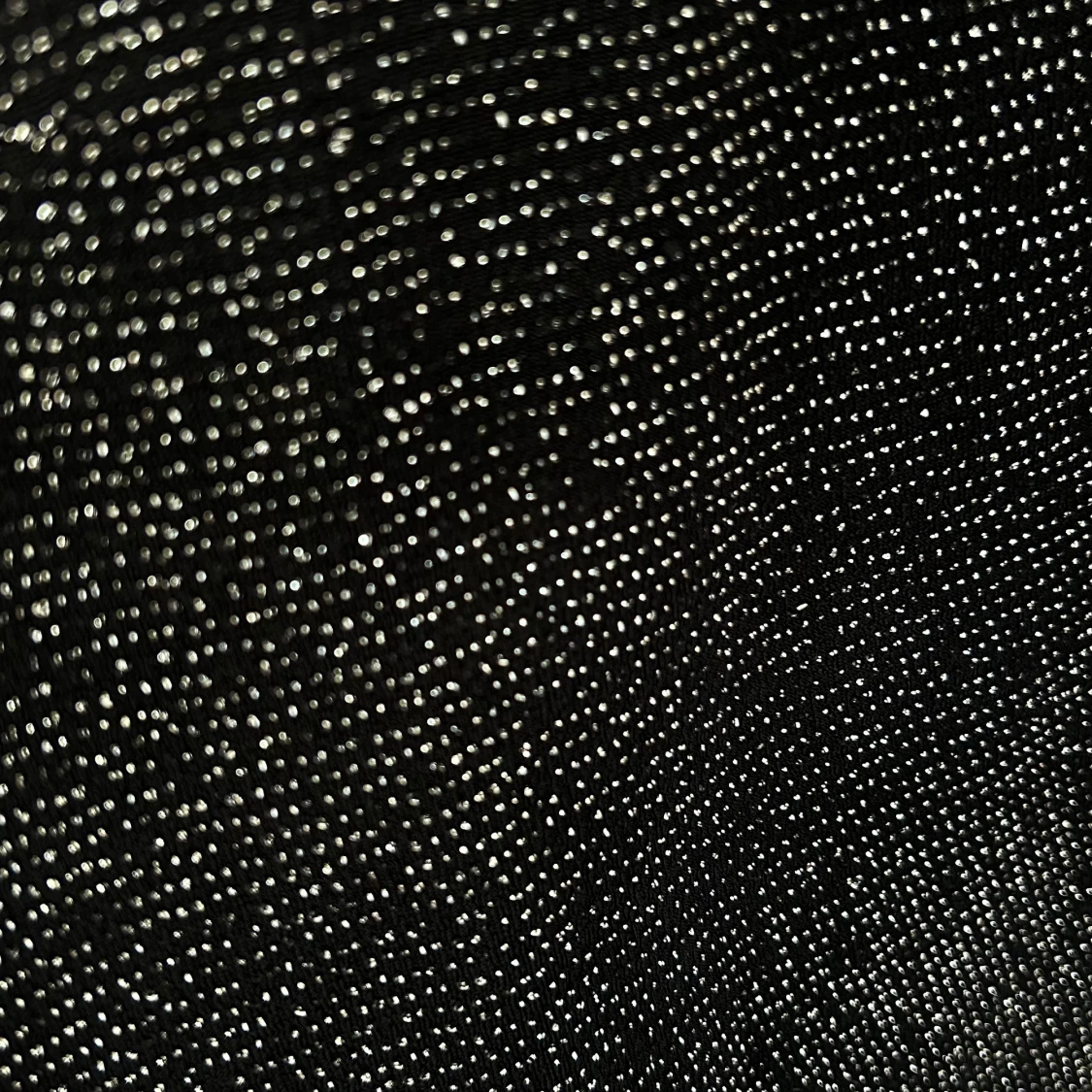 Glittrig svart topp från Monki - 3