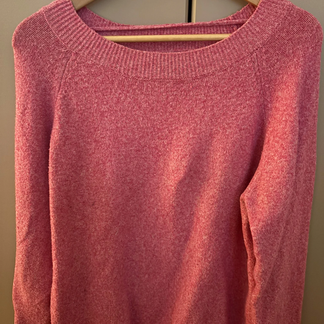 Rosa stickad tröja från Vero Moda