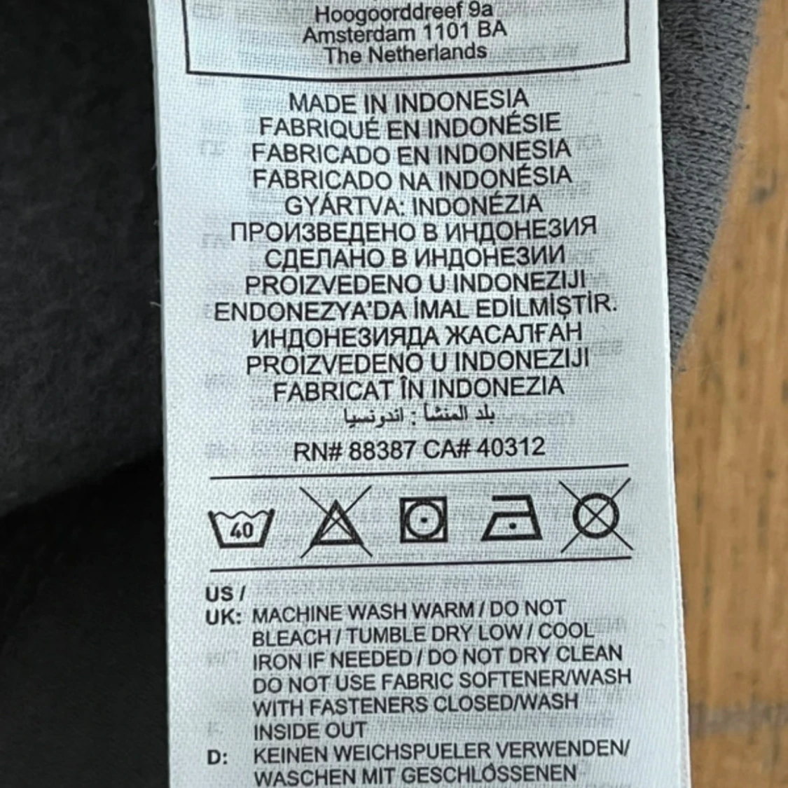 Grå hoodie från Adidas med svarta ränder - 4