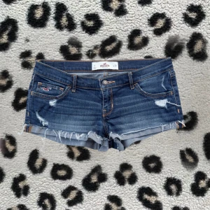 Lågmidjade Hollister jeansshorts 2010s - perfekta lågmidjade hollister jeansshorts 🩷nyskick 