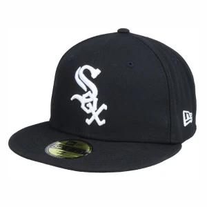 New Era Sox fitted keps 59FIFTY - Klassisk svart 59FIFTY keps från New Era med broderad vit White Sox-logga framtill och MLB-logga bak. Platt skärm och strukturerad passform. Den är i väldigt bra skick, nästan aldrig använd. Nypris 500kr. Kan mötas eller skickas💌