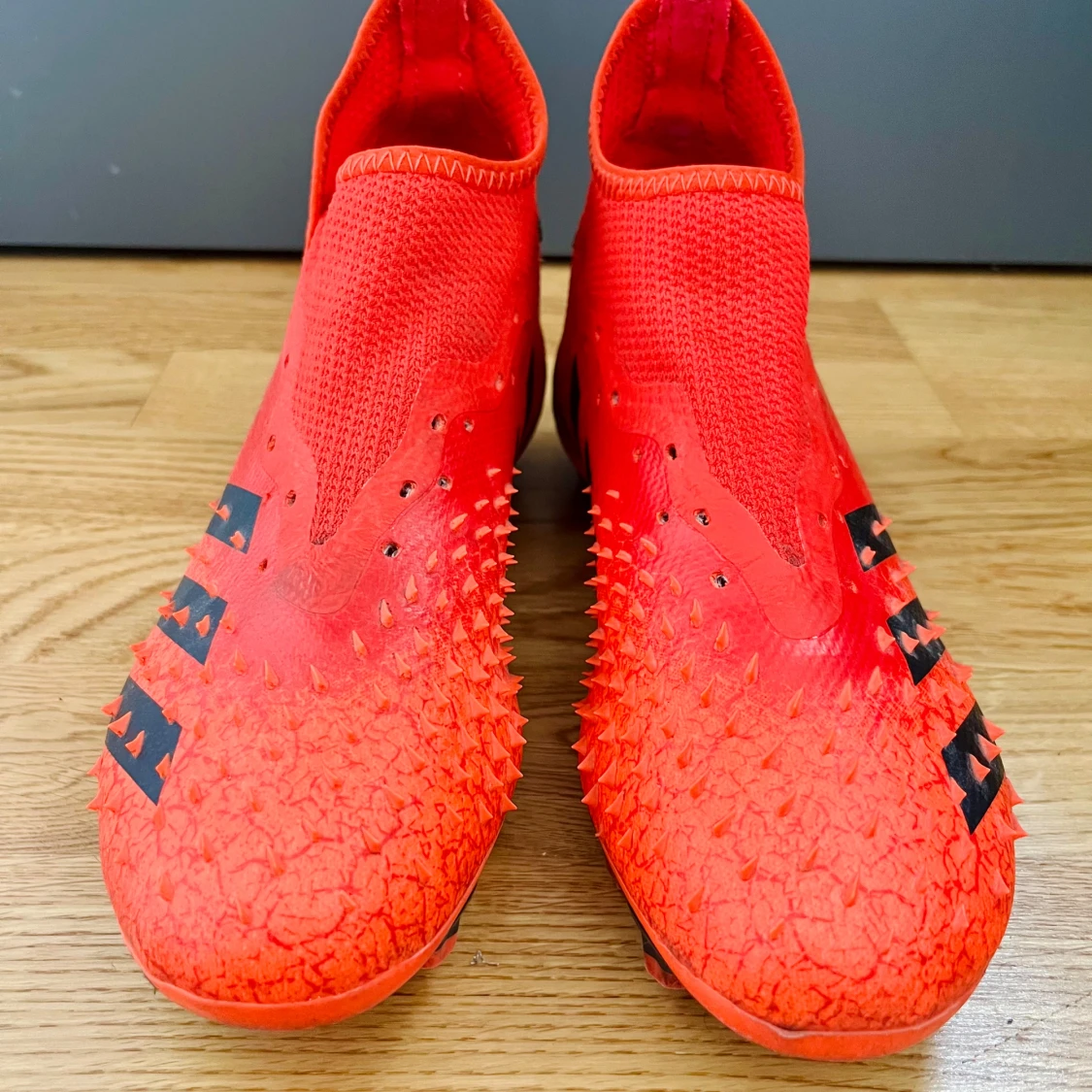 Röda Adidas Predator fotbollsskor - 2