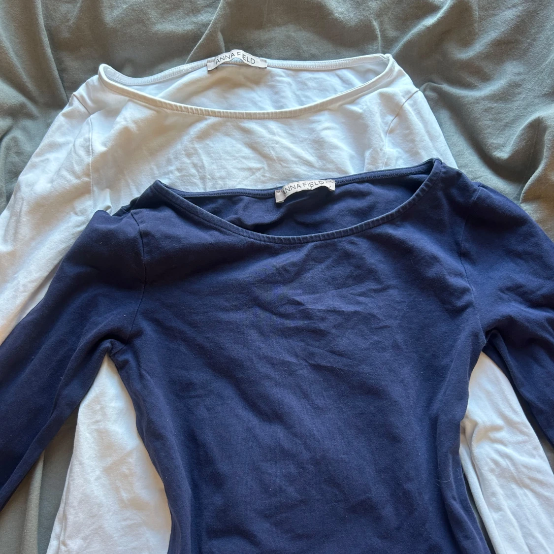 2 långärmade toppar från Anna Field
