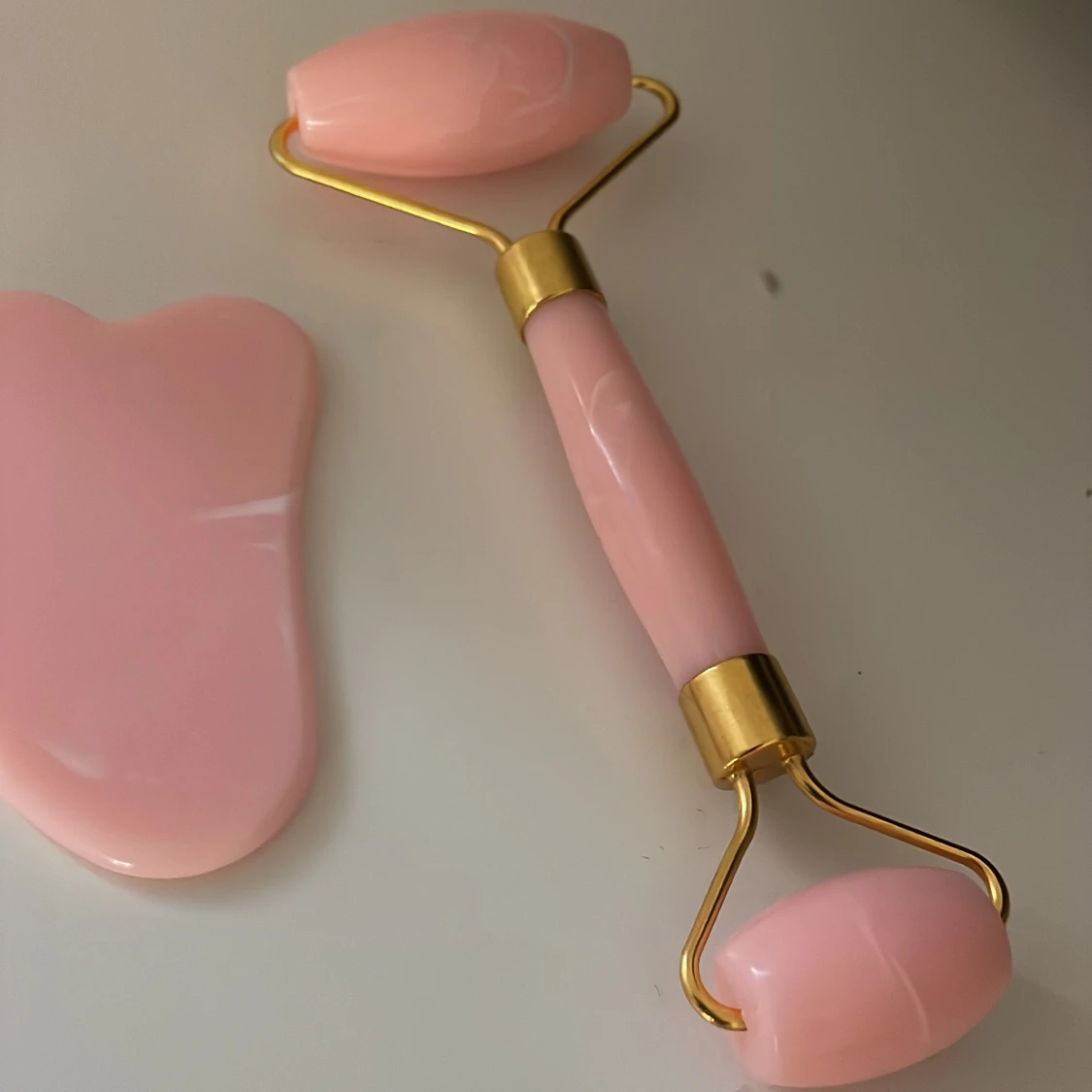 Rosa ansiktsroller och gua sha-set - 1