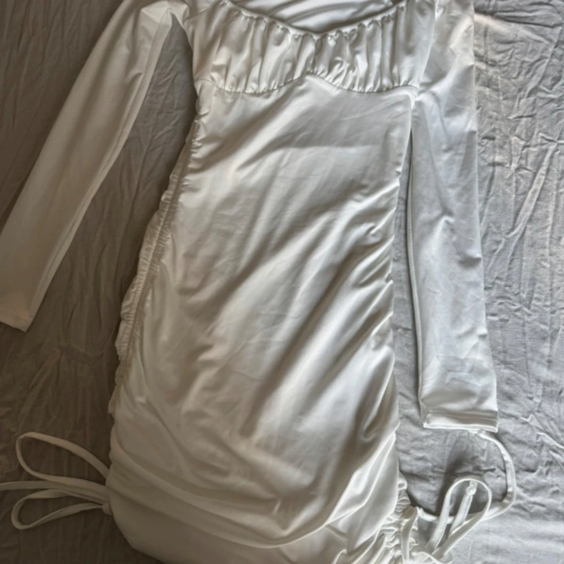 Vit långärmad klänning från Effordram