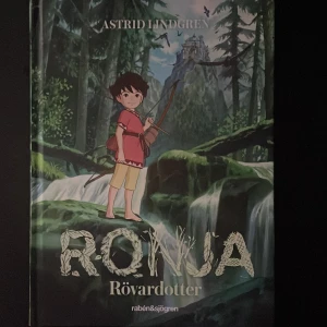 Ronja rövardotter (bok) - Säljer denna bok som är i väldigt bra skick. Har ingen användning för den längre då jag köpte den många år sen. Köptes för 189, jag säljer för 70. 