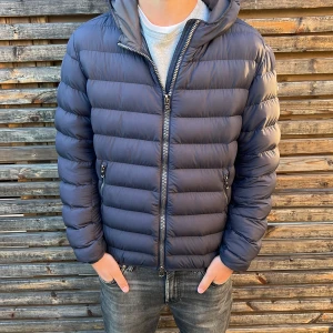 Colmar jacka - Jättesnygg colmar jacka i marinblå! | size 50 motsvarar S-M passar bäst på M | skick 8/10 | tveka inte på att höra av dig om du är intresserad 🤩
