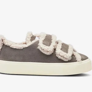 SÖKES!!! Inuikii Shearling Low Velcro sneakers - Söker dessa sjukt söta skorna från Inuikii! 😍 Kontakta om ni säljer dessa för under 2 000 kr. 💕