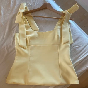 gul topp - populär gul topp från Zara💛storlek s