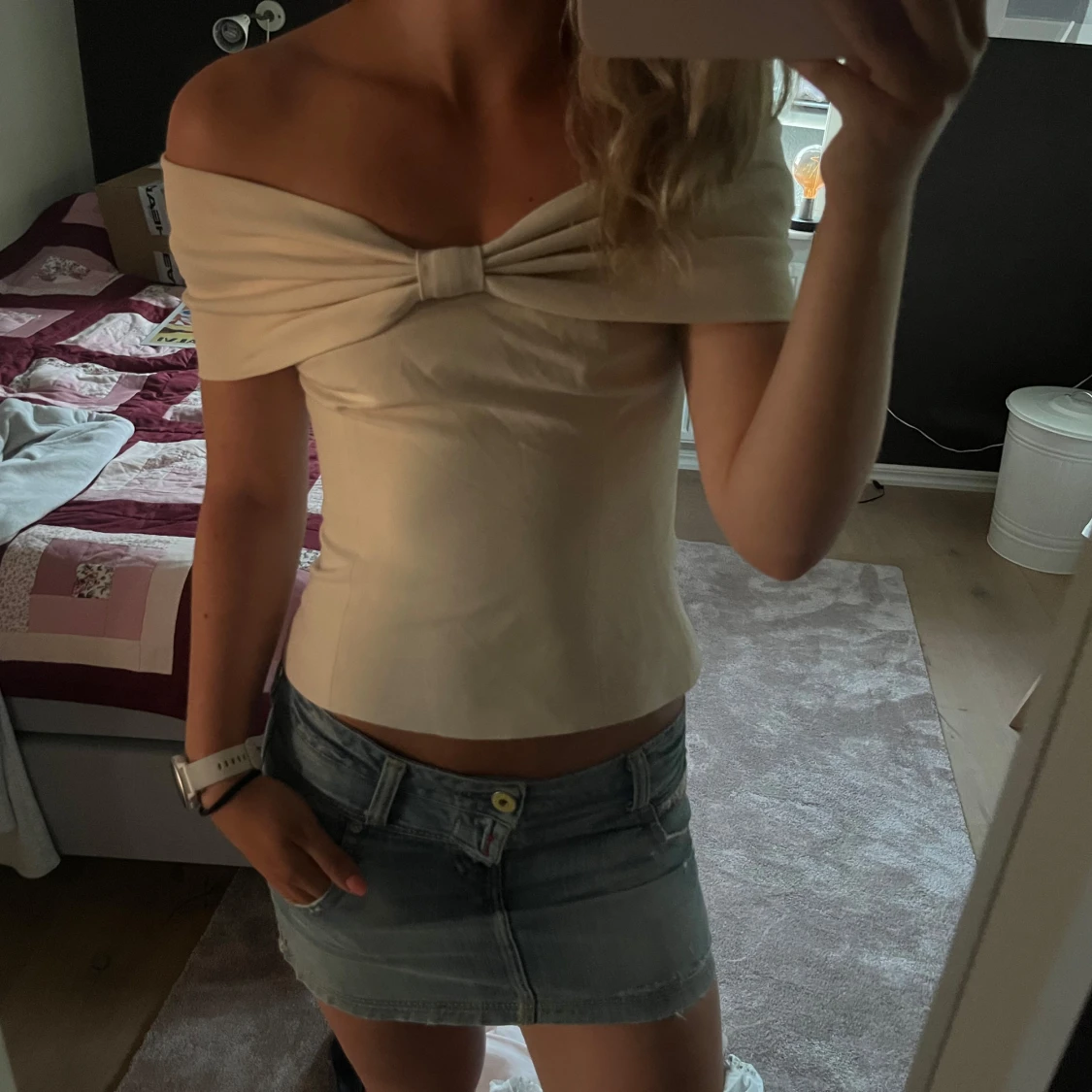 Cremefärgad offshoulder topp