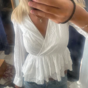 Vit topp från NA-KD - I storlek 38