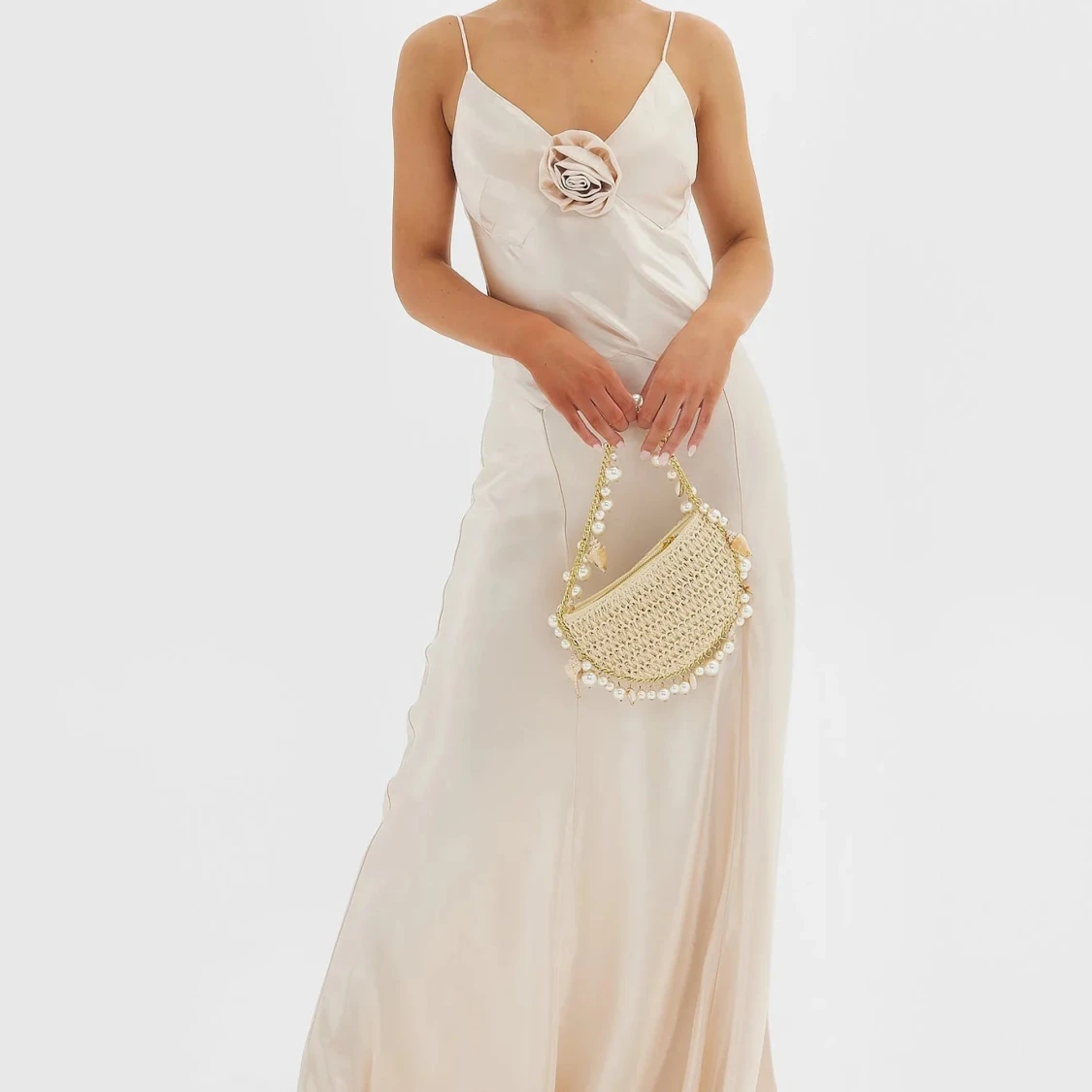 Satinklänning med låg rygg Champagnefärgad - 1