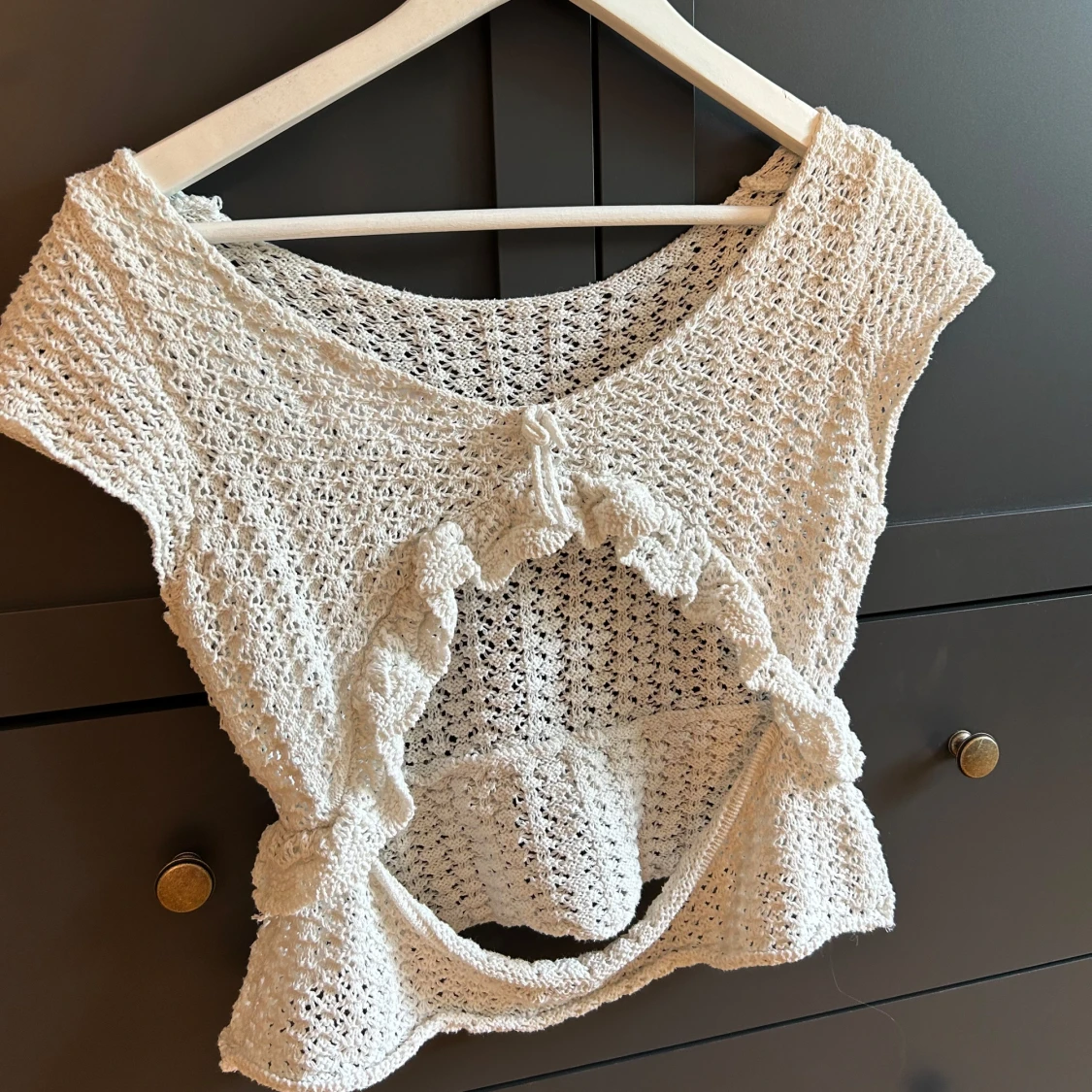 Vit stickad topp med volang från Zara - 1