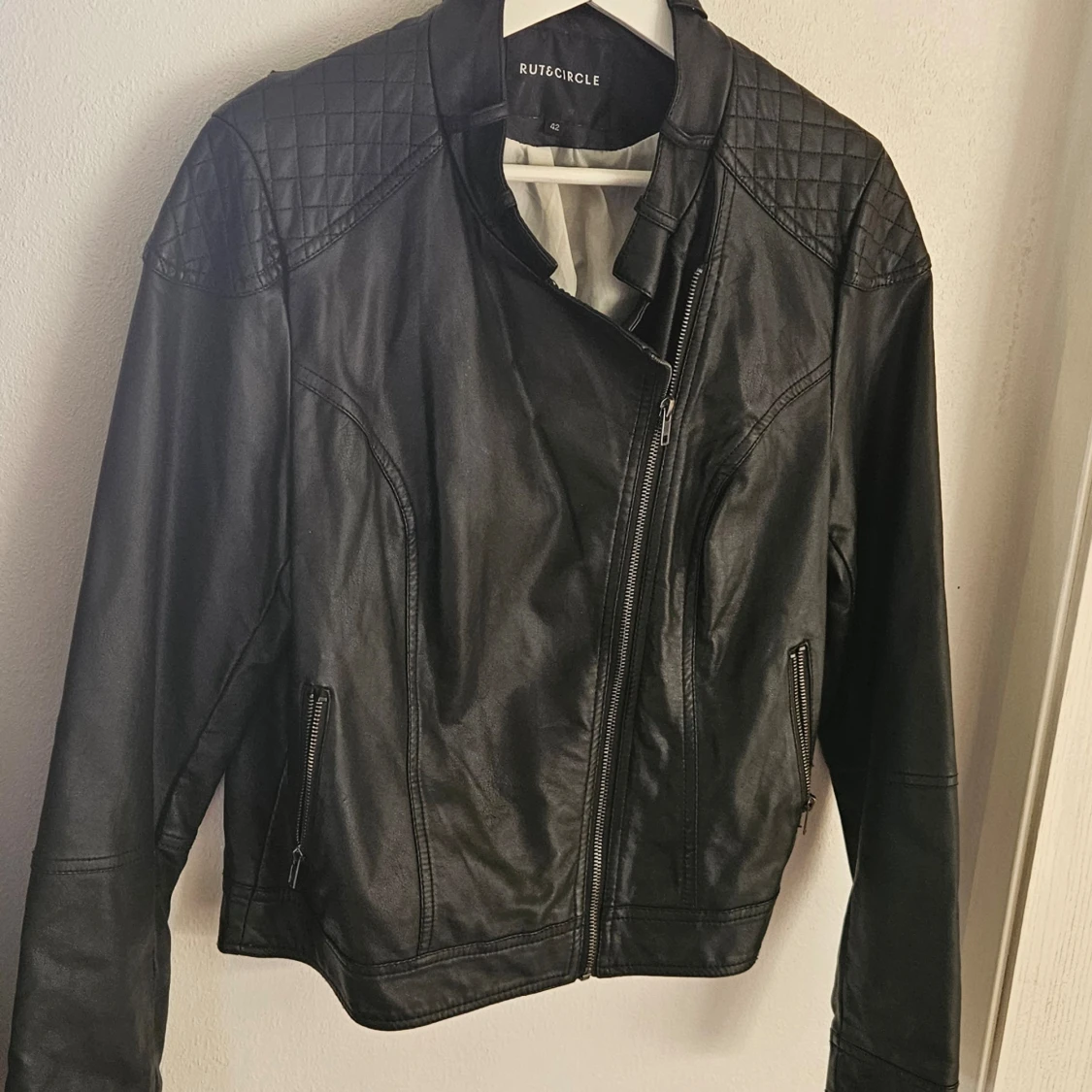 Svart skinnjacka Rut&Circle stl 42