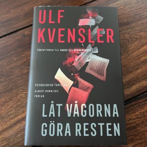 Låt vågorna göra resten - En psykologisk thriller av Ulf Kvensler. Helt ny, aldrig ens bläddrad i. Nypris 250kr